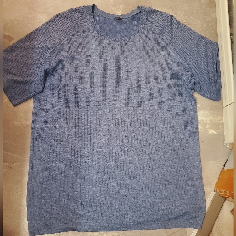 Lululemon "Live in Practice" Metal Vent short sleeves shirt. Grey, Blue. XXL.